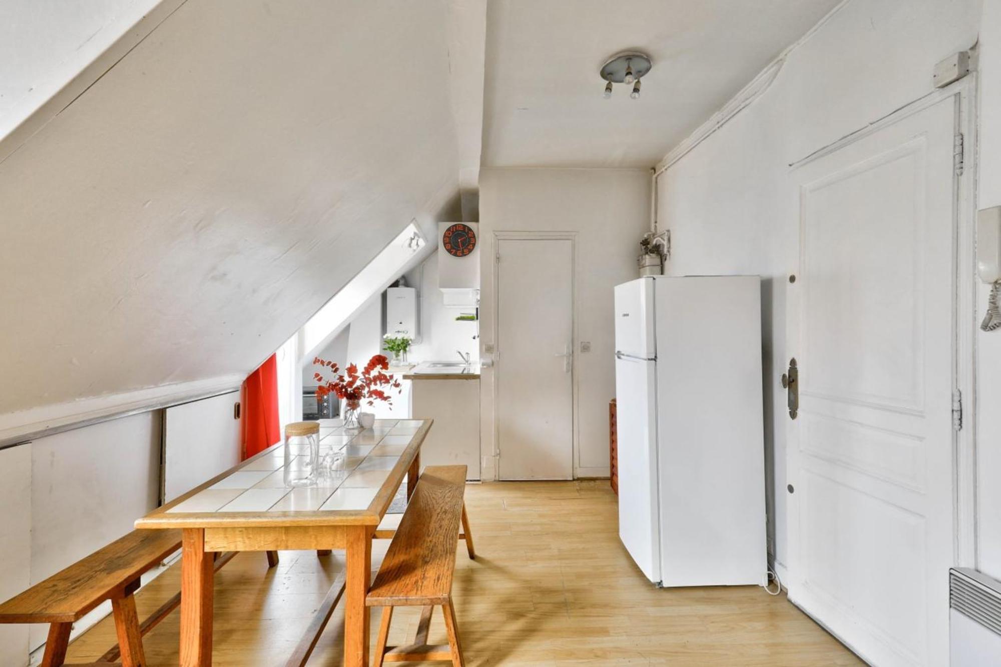 Apartment Cosy Under The Roofs Of Paris